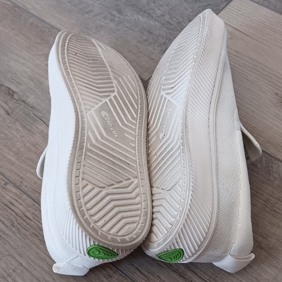 Cariuma IBI slip-on knit sneakers in white, size 8.5(Women) 7(Men) - Picture 4 of 4